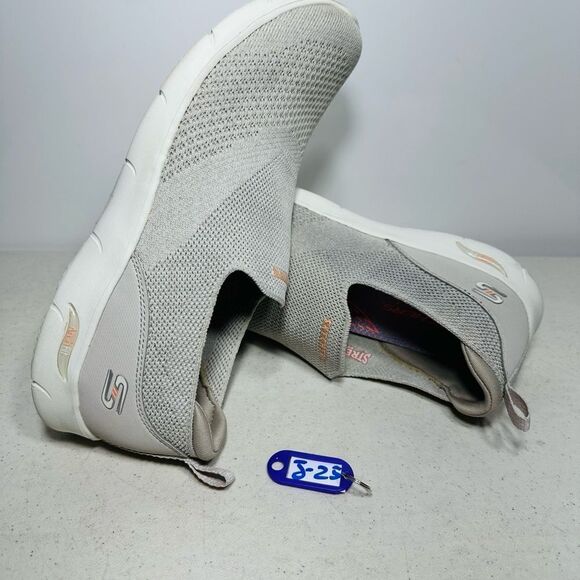 Woman's Slip-Ons Skechers Arch Fit Refine Don't Go Slip Size 11 - Picture 1 of 8